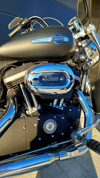 Harley-Davidson 4 of 5