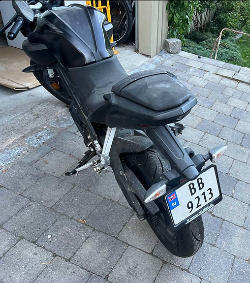Yamaha MT-125 3 of 7