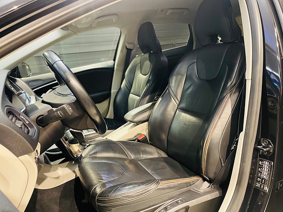 Volvo V40 Cross Country 26 of 30