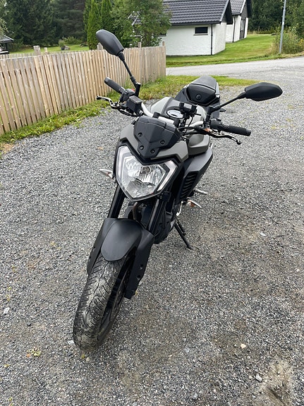 Yamaha MT-125 2 of 5