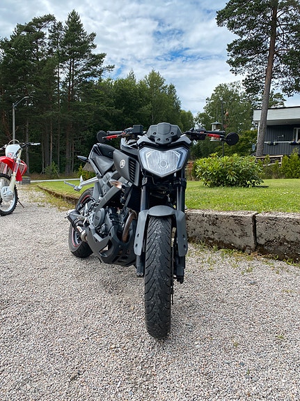 Yamaha MT-125 2 of 5
