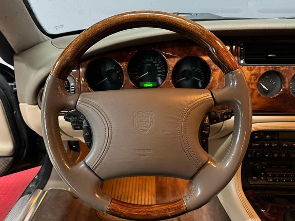 Jaguar XK 9 of 29