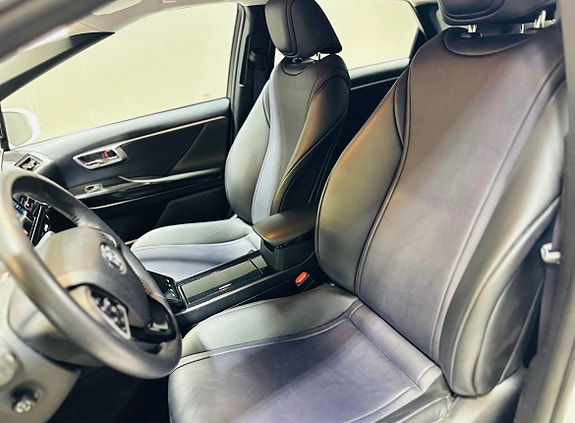 Toyota Mirai 19 of 30