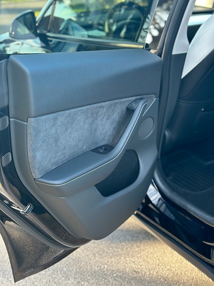 Tesla Model Y 25 of 30