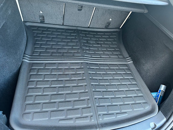 Tesla Model Y 21 of 30