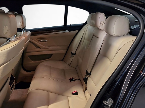BMW 523i 28 of 30