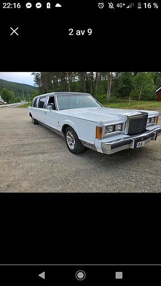 Lincoln Town Car 3 of 3