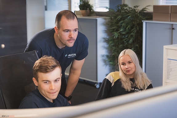 Vi er et ungt entreprenørselskap som bygger veien mens vi går og finner nye forretningsmuligheter. Til dette trenger vi flere dyktige fagfolk sier daglig leder Kristoffer Arnesen. Foto: Filmmark