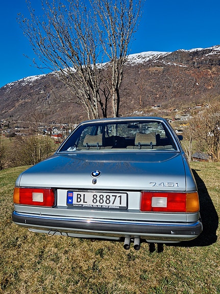 BMW 745iA 2 of 14