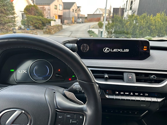 Lexus UX-Serie 3 of 19