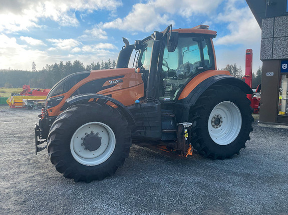 Valtra T254V m/FMG Underliggende skjær 2018, kr 879 000,-