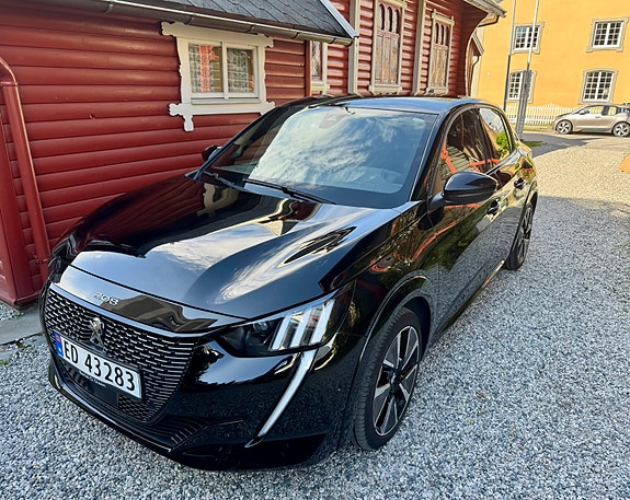 Peugeot 208 2 of 10