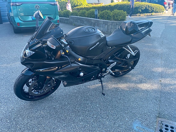 Suzuki GSX-R 1000 K5 4 of 5