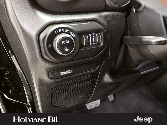 Jeep Gladiator 8 of 30