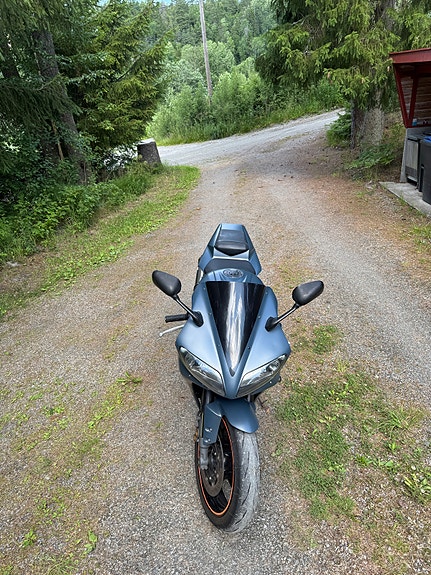 Yamaha R1 5 of 5