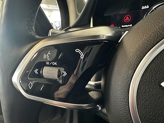 Jaguar I-PACE 17 of 21