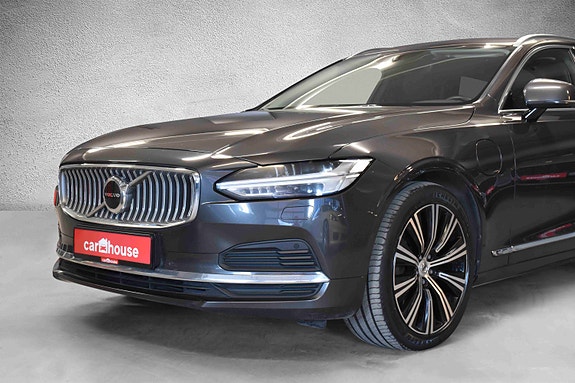 Volvo V90 2 of 5