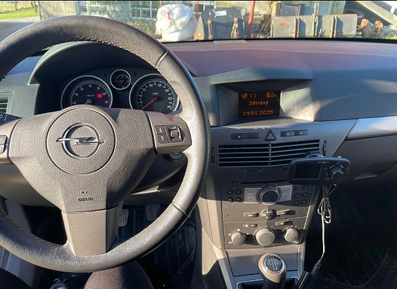 Opel Astra 2 of 5