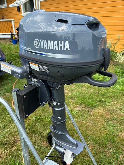 Pent brukt Pioner mini (8 fot) med Yamaha 4 hk, 4-takter, selges 5 of 5