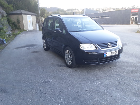 Volkswagen Touran 3 of 7