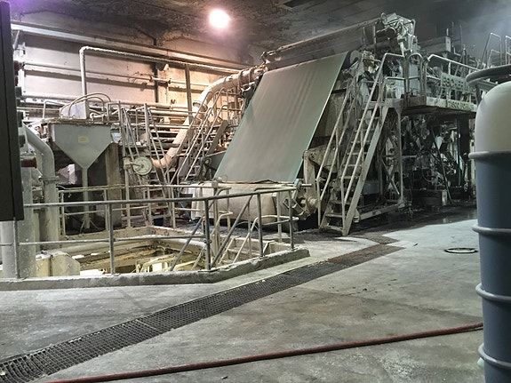 Vår papirmaskin produserer alt papiret vi omskaper til de produktene vi selger.