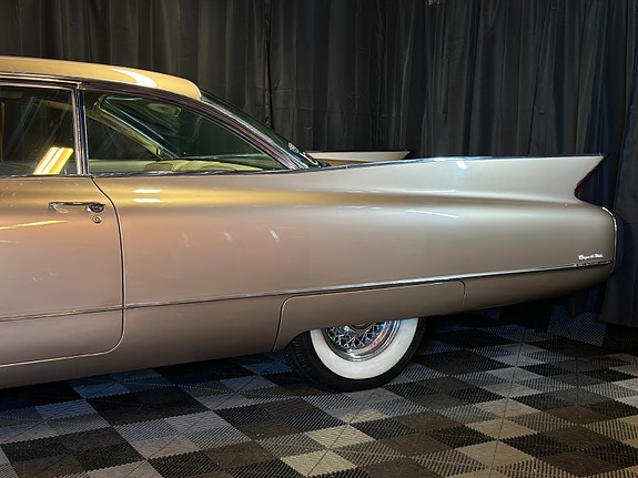 Cadillac Deville 7 of 30