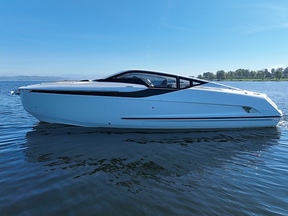 Fairline F//line 33 2 of 5