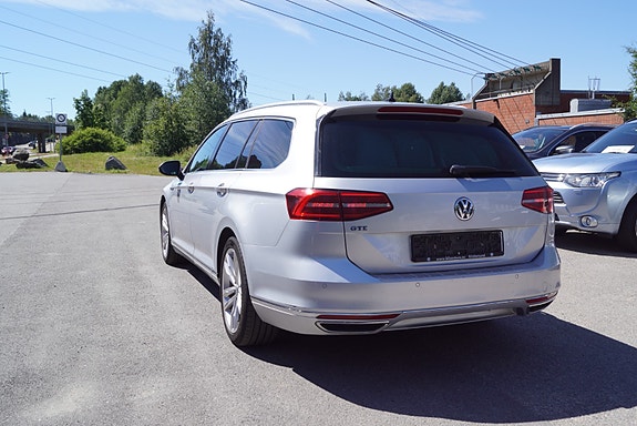 Volkswagen Passat 7 of 30