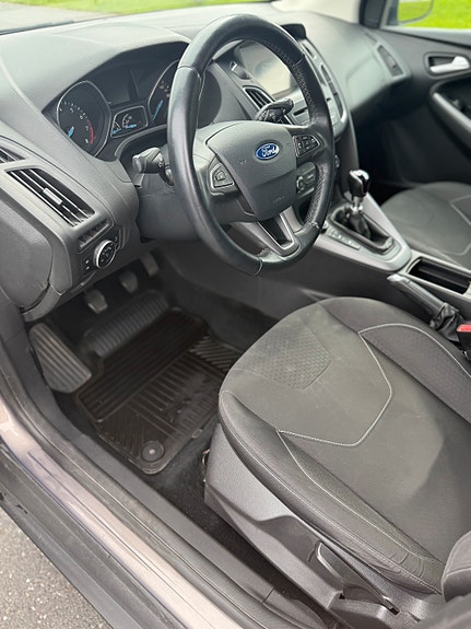 Ford Focus 9 of 23