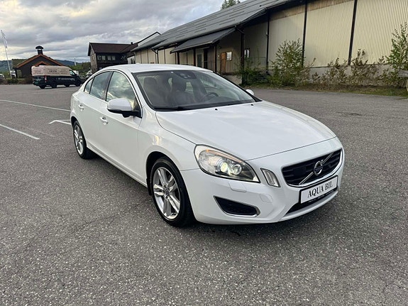 Volvo S60 2 of 5