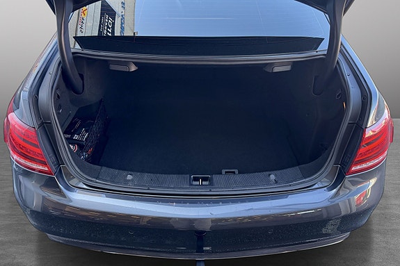 Mercedes-Benz E200 15 of 15