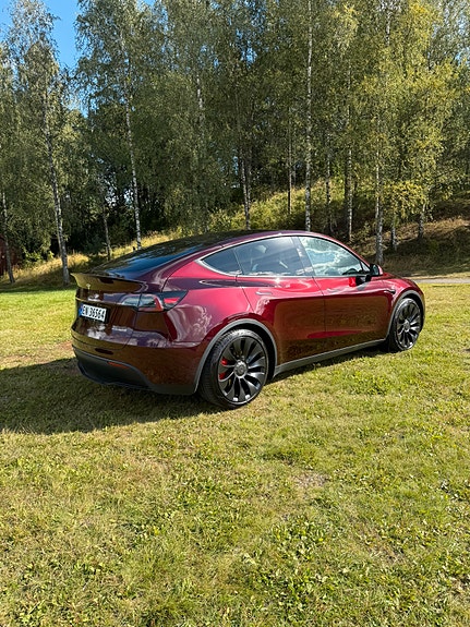 Tesla Model Y 2 of 23