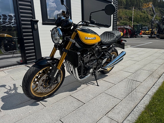 Kawasaki Z 900 RS 3 of 14