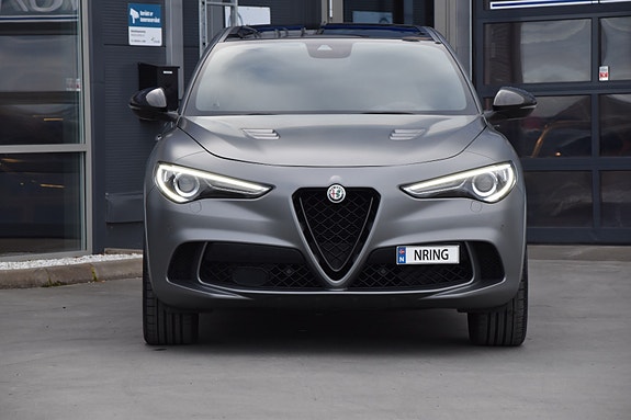 Alfa Romeo Stelvio Quadrifoglio 4 of 5