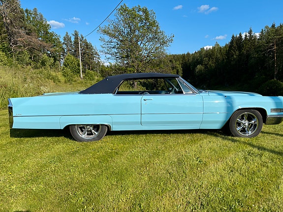 Cadillac Deville 4 of 5