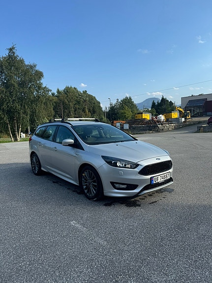 Ford Focus 11 of 30