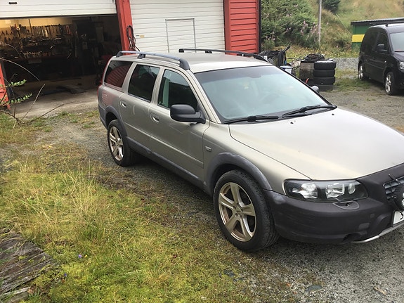 Volvo XC70 2 of 14