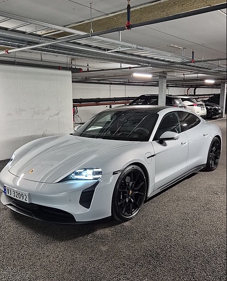 Porsche Taycan 4 of 13