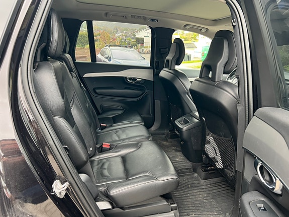 Volvo XC90 10 of 14