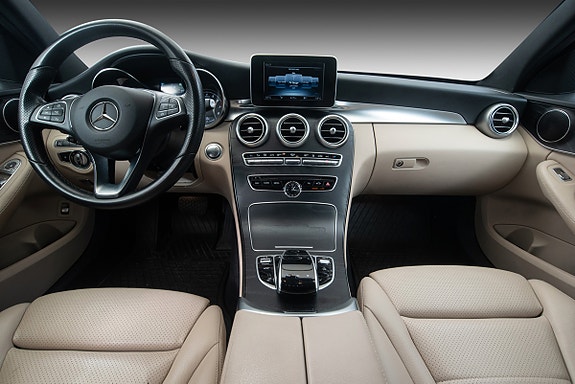 Mercedes-Benz C350 12 of 30
