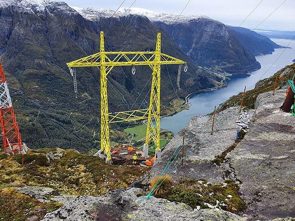 Når du tror det er for bratt… så bygger vi en mast der likevel!