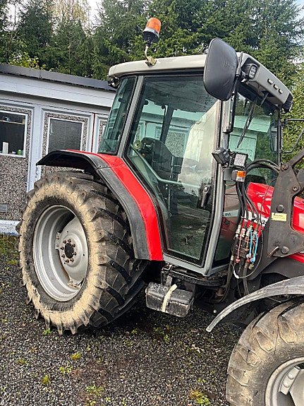 Massey Ferguson 4255 m/bunn og buk 1999, kr 299 000,-