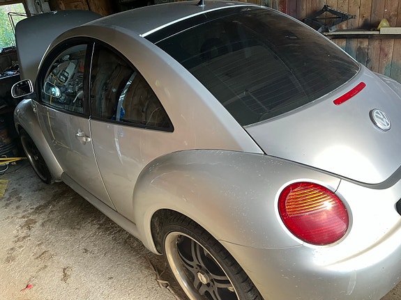 Volkswagen Beetle 3 of 5