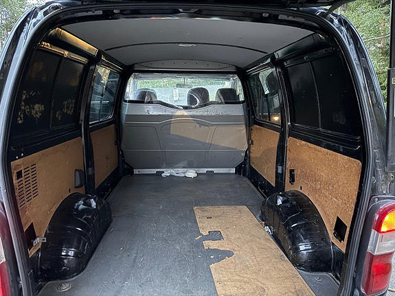 Toyota HiAce 19 of 22