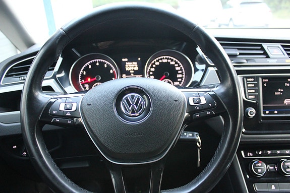 Volkswagen Touran 22 of 29