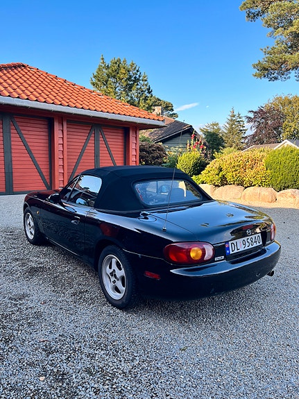 Mazda MX-5 6 of 28