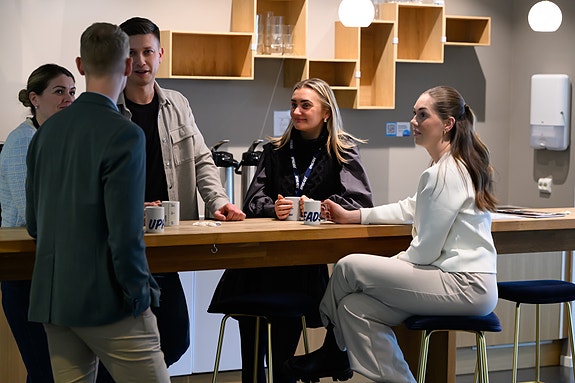 Gjengen – flere kollega fra ditt team – som ber deg sende inn din søknad i dag!