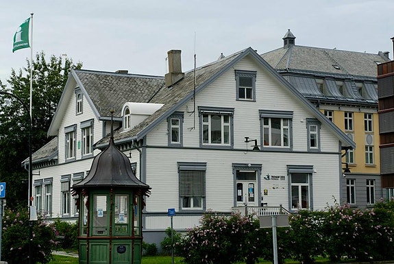 Kontoret vårt ligger i Kirkegata. Foto: Tor Vadseth.