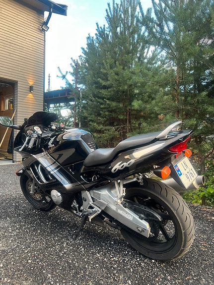 Honda CBR 600 F 4 of 5