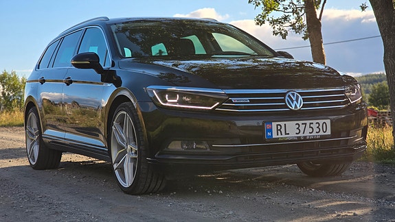 Volkswagen Passat 7 of 30